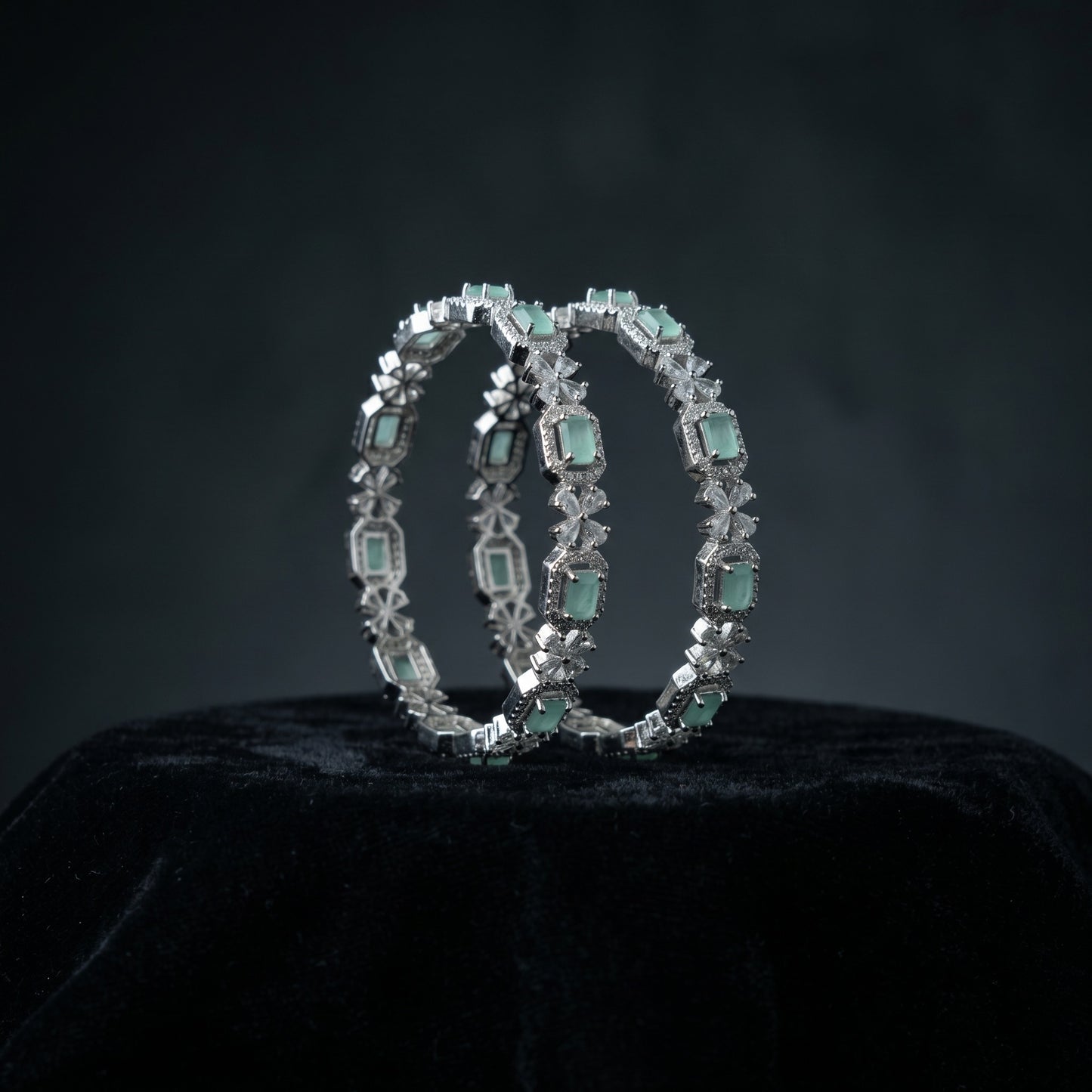 Emerald Glow Floral Silver Bangle – Stylish Green Stone Link Bracelet for Women