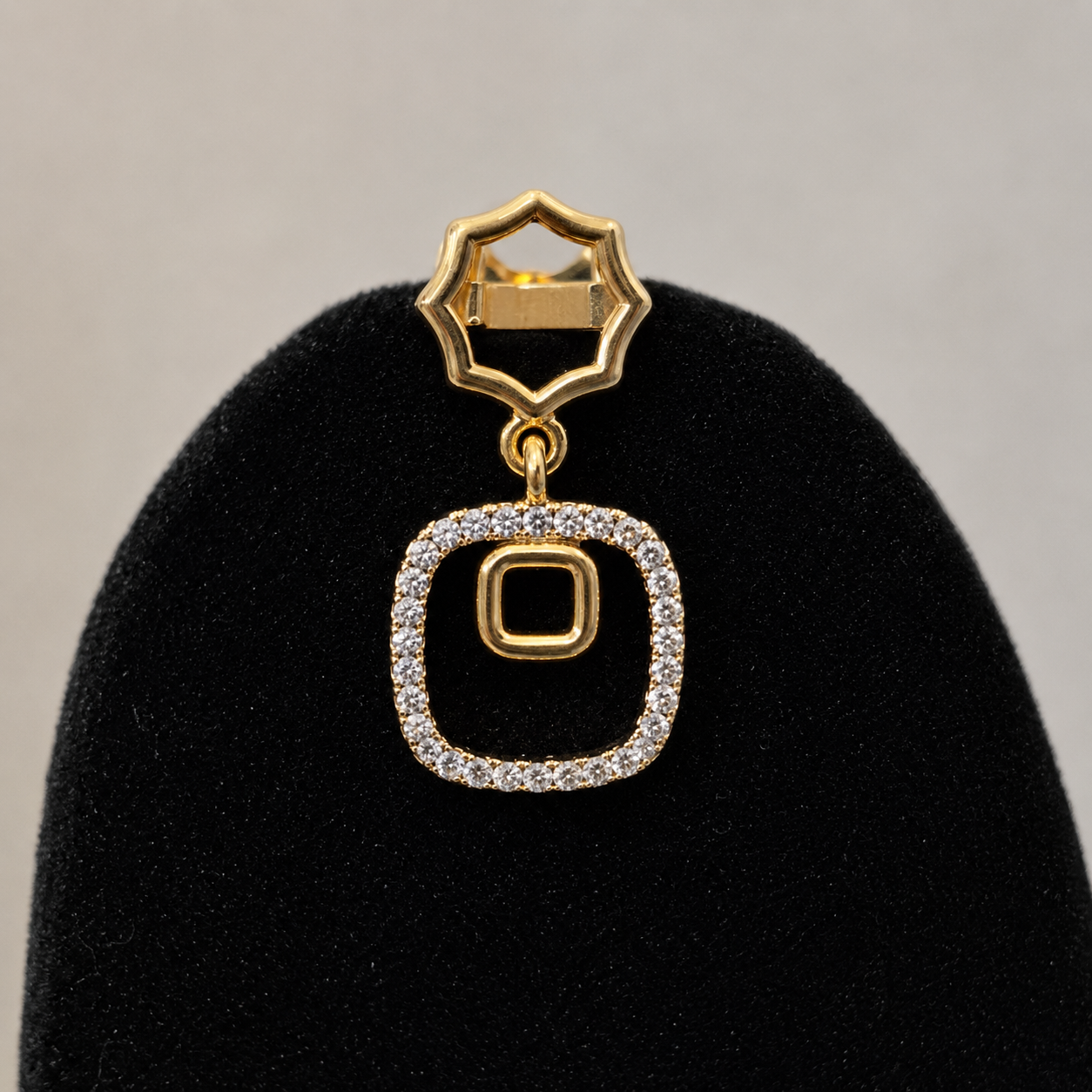 Minimal light-weight golden necklace for Women