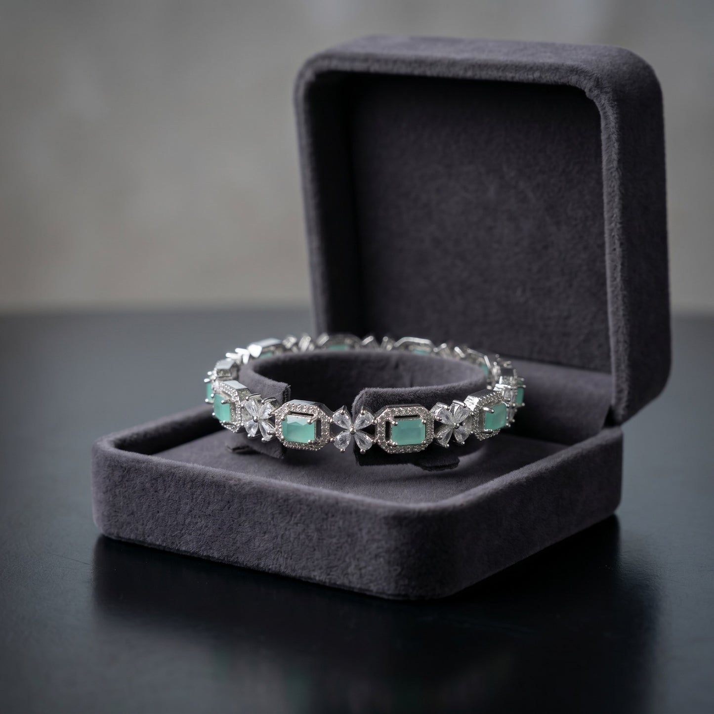 Emerald Glow Floral Silver Bangle – Stylish Green Stone Link Bracelet for Women