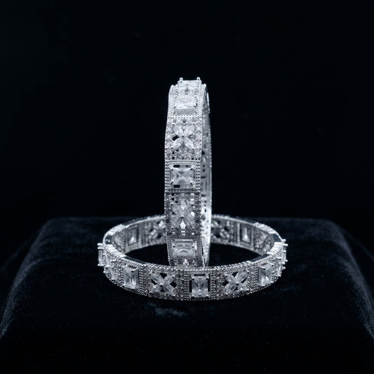 Crystal Sparkle Bangle Set – Stylish Stone Studded Bangles for Wedding & Party Wear