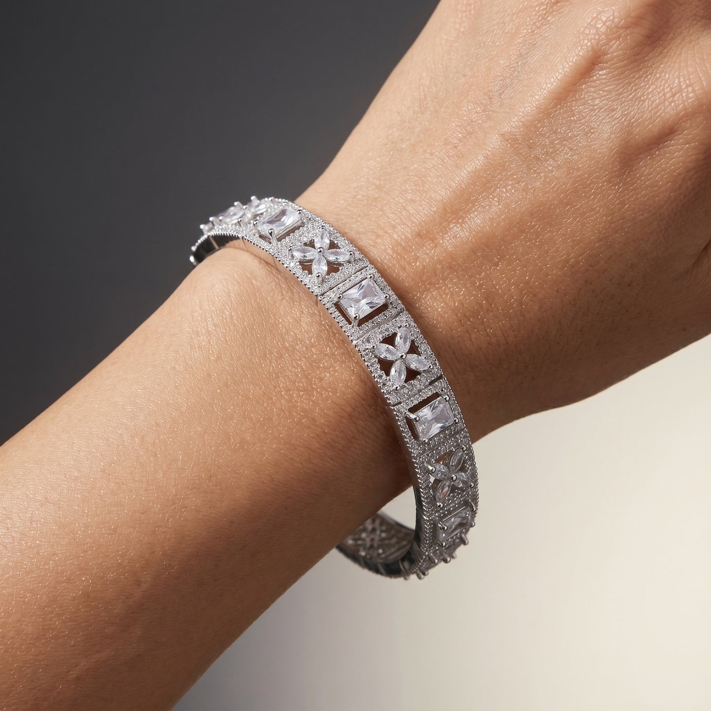 Crystal Sparkle Bangle Set – Stylish Stone Studded Bangles for Wedding & Party Wear