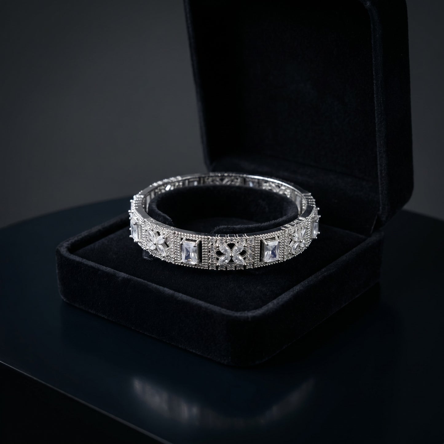 Crystal Sparkle Bangle Set – Stylish Stone Studded Bangles for Wedding & Party Wear